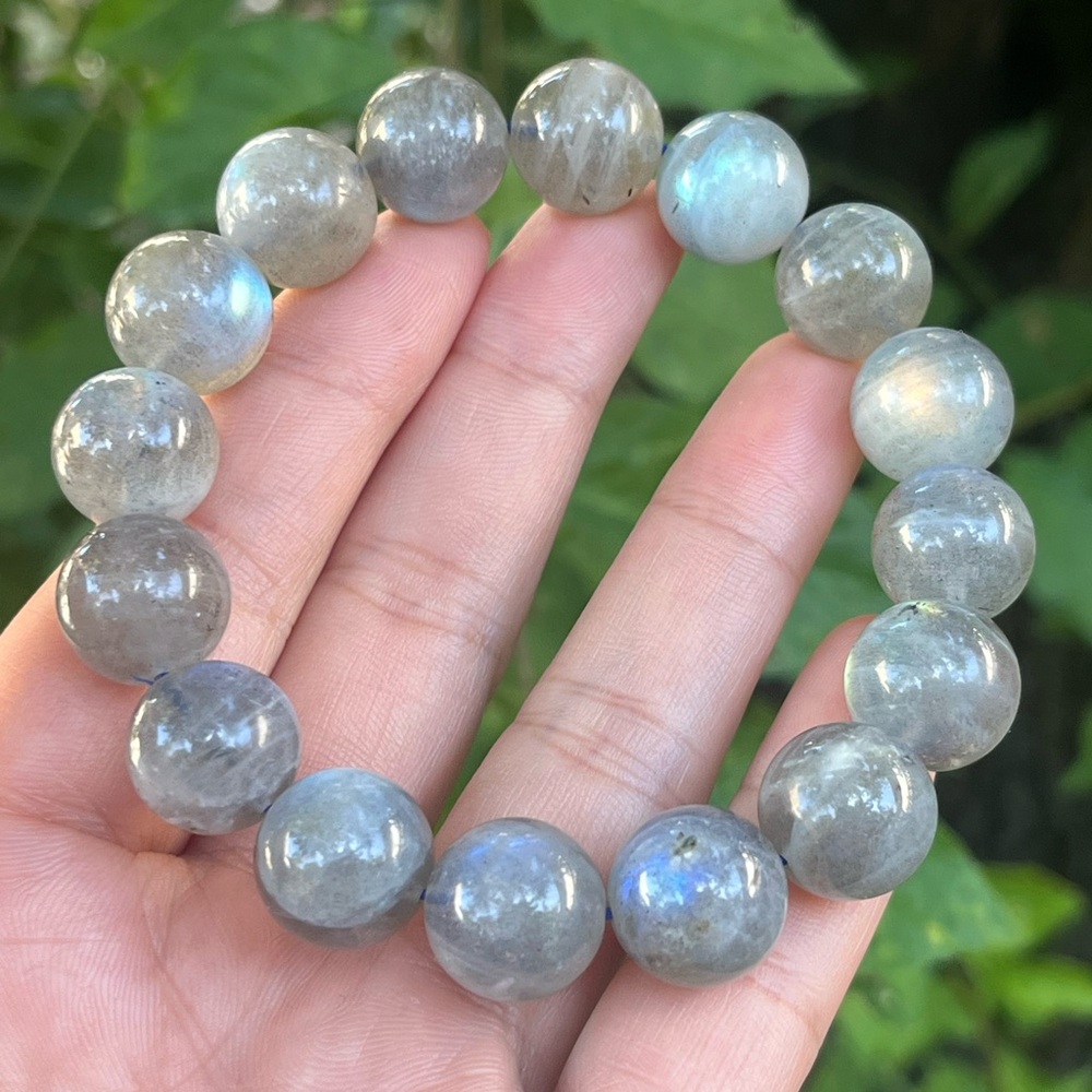 13.5mm stretchable chunky flashy labradorite bracelet - Picture 3 of 5